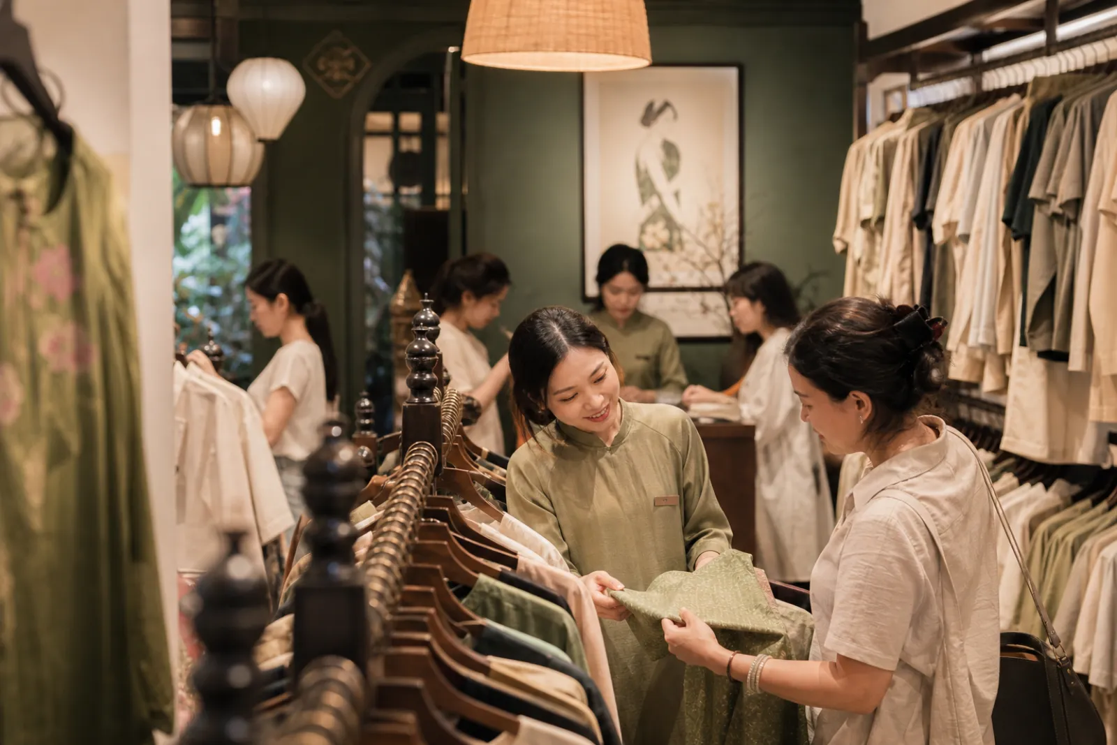 Cửa hàng thời trang bán lẻ của HTP tại Hoà Lạc